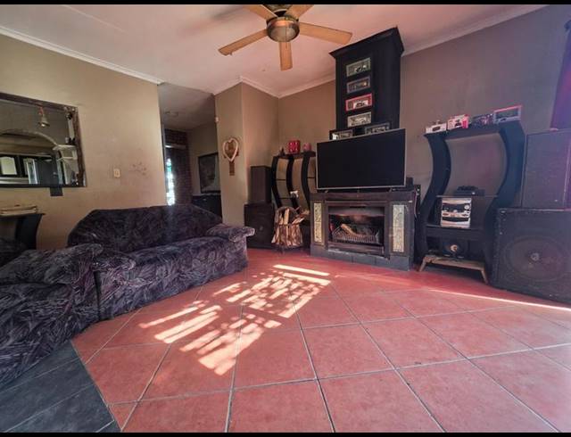 3 BEDROOM HOUSE FOR SALE IN RACEVIEW
